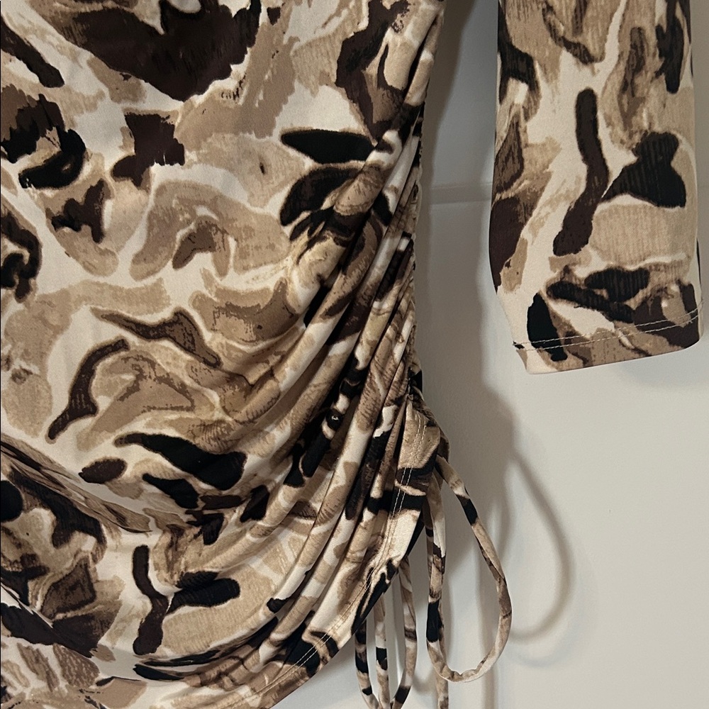 Dana Buchman Women's Tan and Black Floral Blouse - Picture 5 of 8